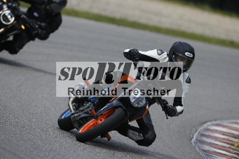 /Archiv-2024/29 12.06.2024 MOTO.CH Track Day ADR/Gruppe blau/8